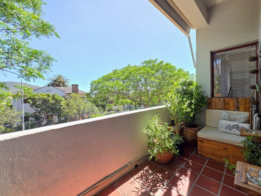 2 Bedroom Property for Sale in Vredehoek Western Cape